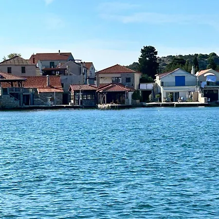 Apartment Voltera Parking Space Near The House Betina (Sibenik-Knin)