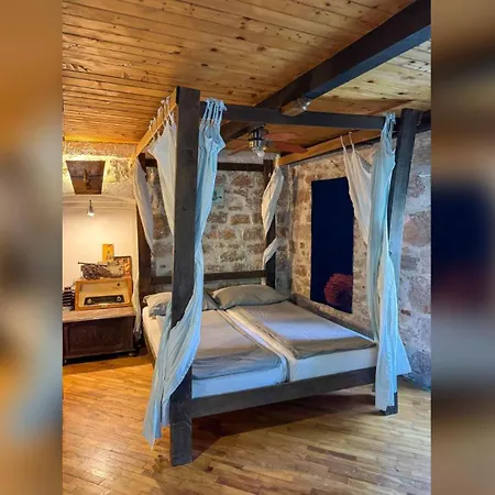 Voltera In Old Town, With Parking Nearby *