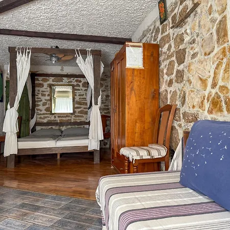 Apartman Voltera In Old Town, With Parking Nearby