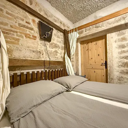 Voltera In Old Town, With Parking Nearby *