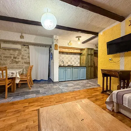 Voltera In Old Town, With Parking Nearby Apartman *