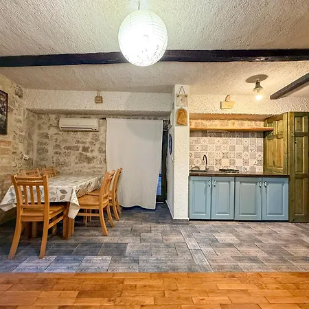 Apartment Voltera In Old Town, With Parking Nearby