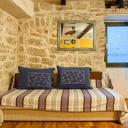 Voltera In Old Town, With Parking Nearby Apartman *