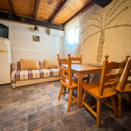Voltera In Old Town, With Parking Nearby *