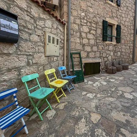 Voltera In Old Town, With Parking Nearby *