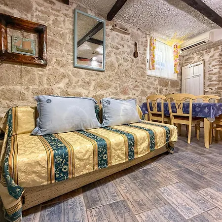 Voltera In Old Town, With Parking Nearby *