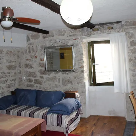 Voltera In Old Town, With Parking Nearby *