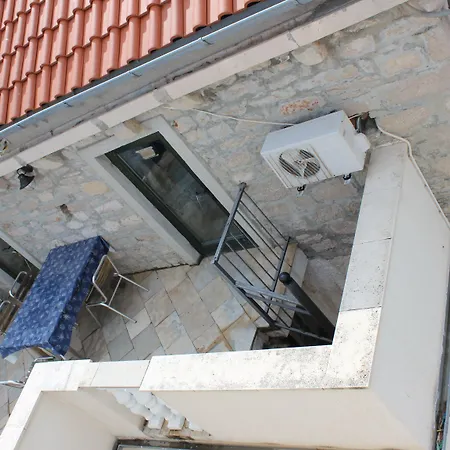 Voltera In Old Town, With Parking Nearby *