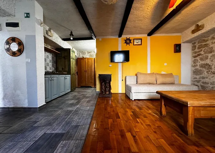 Voltera In Old Town, With Parking Nearby * Бетина