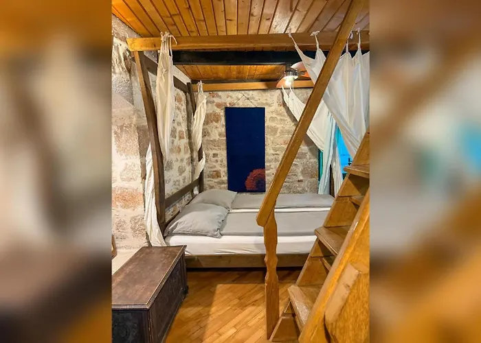 Voltera In Old Town, With Parking Nearby * Бетина