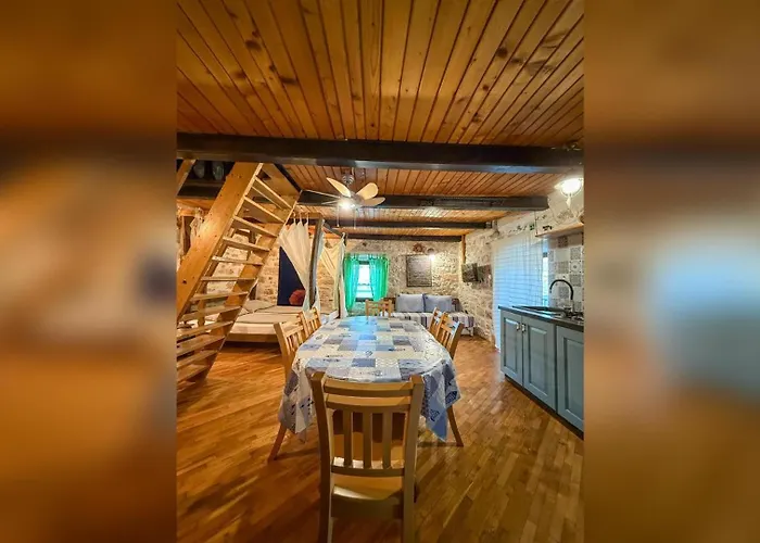 Voltera In Old Town, With Parking Nearby Апартаменты Бетина