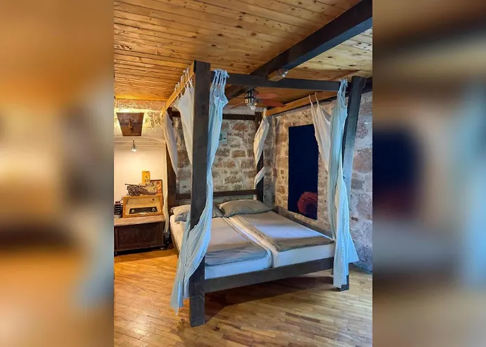 Voltera In Old Town, With Parking Nearby *