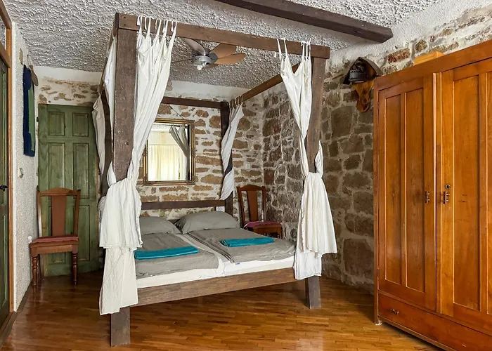 Апартаменты Voltera In Old Town, With Parking Nearby Бетина