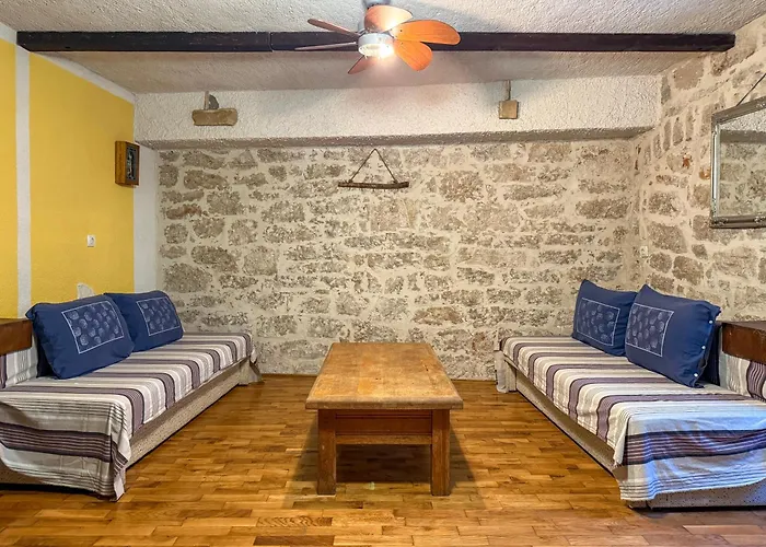 Voltera In Old Town, With Parking Nearby * Бетина