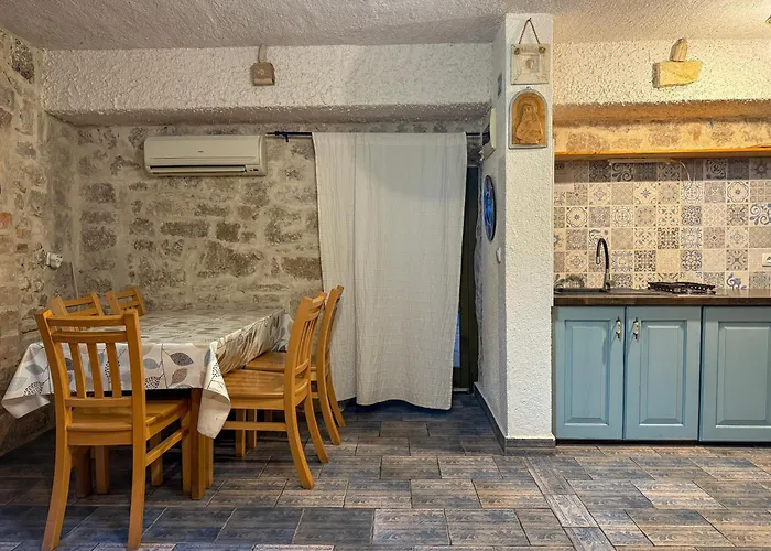 Voltera In Old Town, With Parking Nearby Бетина