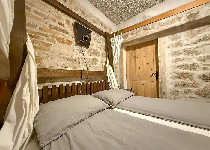 Voltera In Old Town, With Parking Nearby *