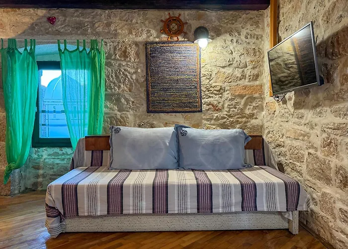 Voltera In Old Town, With Parking Nearby Бетина