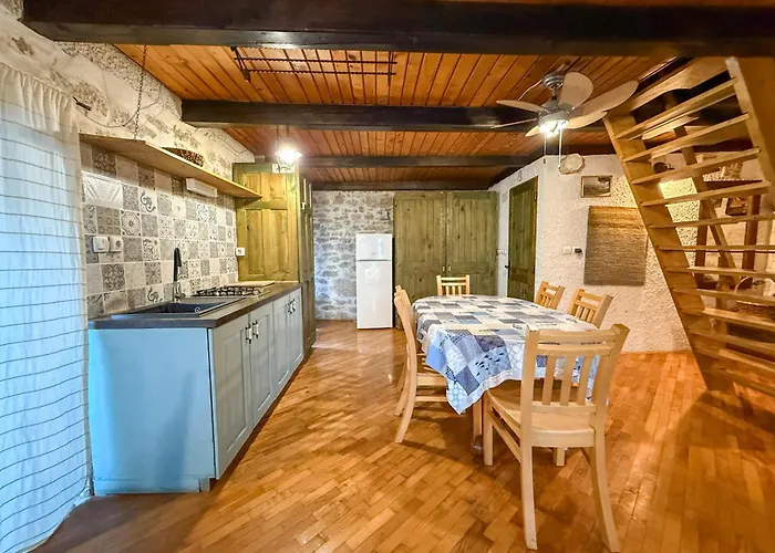 Апартаменты Voltera In Old Town, With Parking Nearby Бетина