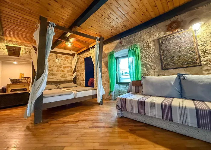 Voltera In Old Town, With Parking Nearby Бетина