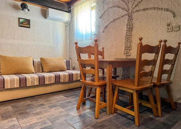 Voltera In Old Town, With Parking Nearby Бетина