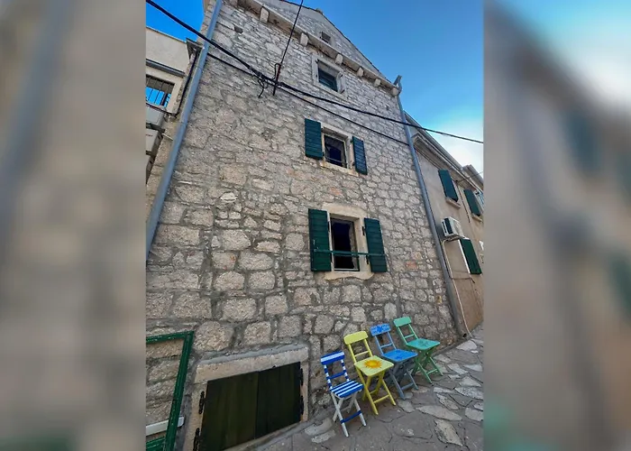 Voltera In Old Town, With Parking Nearby Бетина