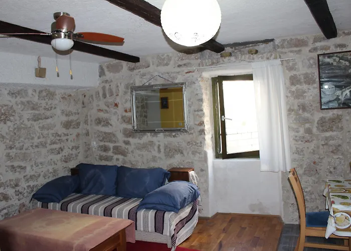 Voltera In Old Town, With Parking Nearby *