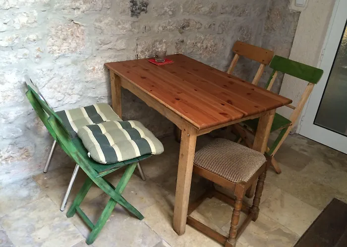 Voltera In Old Town, With Parking Nearby Бетина