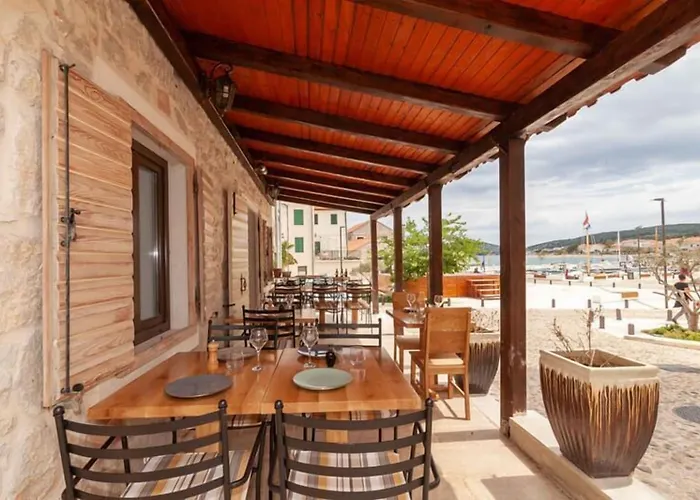 Апартаменты Voltera In Old Town, With Parking Nearby Бетина