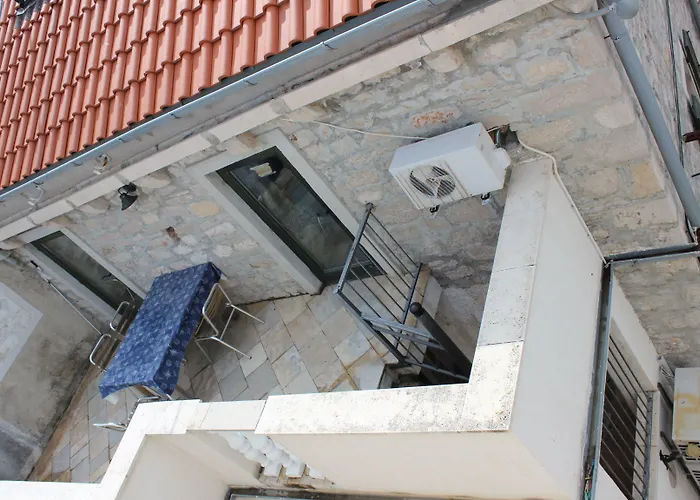 Voltera In Old Town, With Parking Nearby *